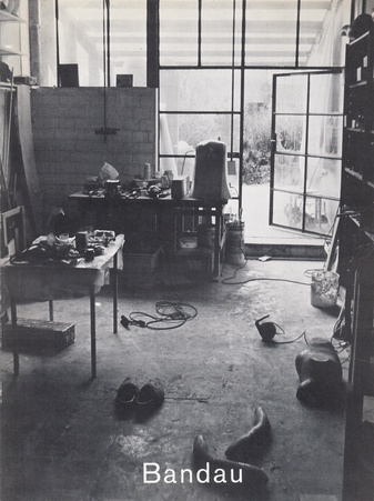 JOACHIM BANDAU. Figuren und Geräte. Städt. Museum Leverkusen Schloß Morsbroich, 7.10. - 21.11.1971