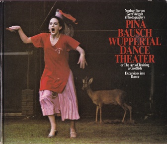 Norbert Servos/ Gert Weigelt (Photography): PINA BAUSCH WUPPERTAL DANCE THEATER or the Art of Training a Goldfish. Excursions into Dance