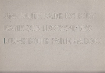 Lawrence Weiner. A BOX MADE OF WOOD BUILT UPON THE ASHES OF A BOX MADE OF WOOD/ UNE BOITE FAITES EN BOIS BATIE SUR LES CENDRES D'UNE BOITE FAITE EN BOIS. SIGNIERTES EXEMPLAR