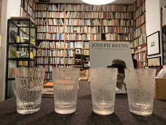 SOL LEWITT. 4 KRISTALLGLÄSER/ 4 CRYSTAL TUMBLER [MULTIPLE] 