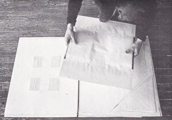 Franz Erhard Walther. 28 Entwürfe 1962. Galerie Heiner Friedrich, 14. November bis 2. Dezember 1972 [invitation card/ Einladungskarte]