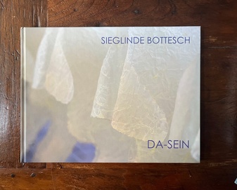SIEGLINDE BOTTESCH. DA-SEIN. Installationen und Objekte/ installations and objects