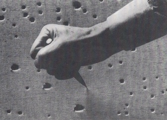 Lucio Fontana. KEINE MALEREI. Museum Haus Lange, Krefeld, 1992. [EINLADUNGSKARTE/ INVITATION CARD]