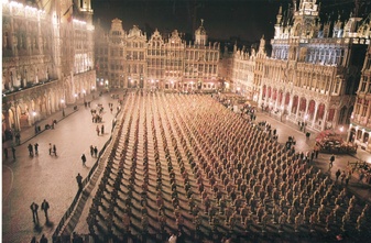 HA Schult. GRAND PLACE PEOPLE