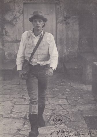 MADE IN n. 5 - December 1971. JOSEPH BEUYS. La rivoluzione siamo Noi