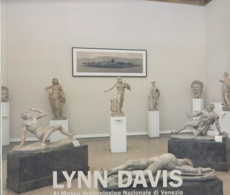 LYNN DAVIS. Al Museo Archeologico Nazionale di Venezia. Modern Viwes of Ancient Treasures. Penetrating the Time